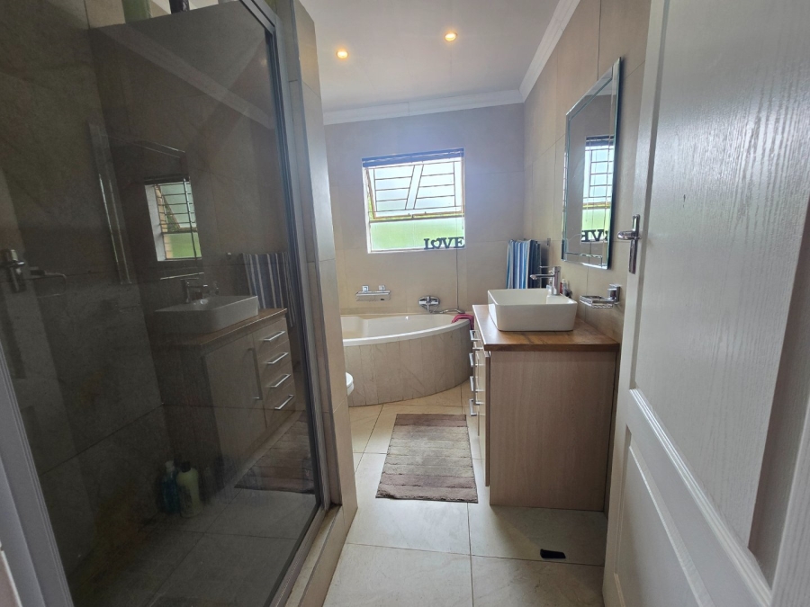 7 Bedroom Property for Sale in Langenhovenpark Free State